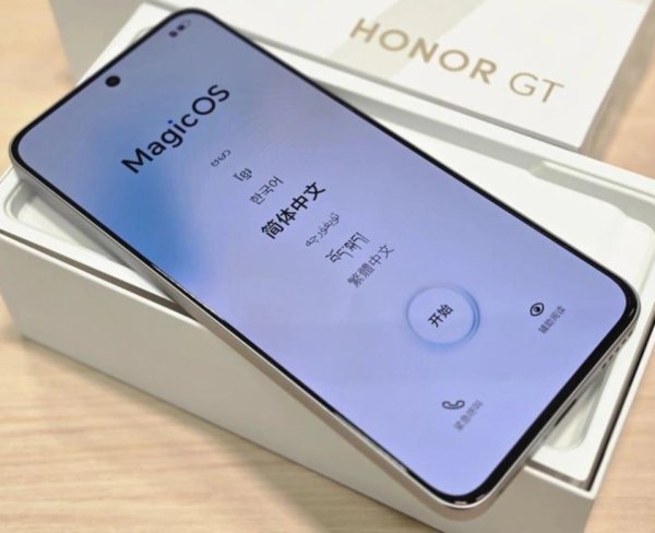 每日配资网站 荣耀旗舰更激进了, 16GB+1TB跌至3099元, 国补后可“闭眼买”